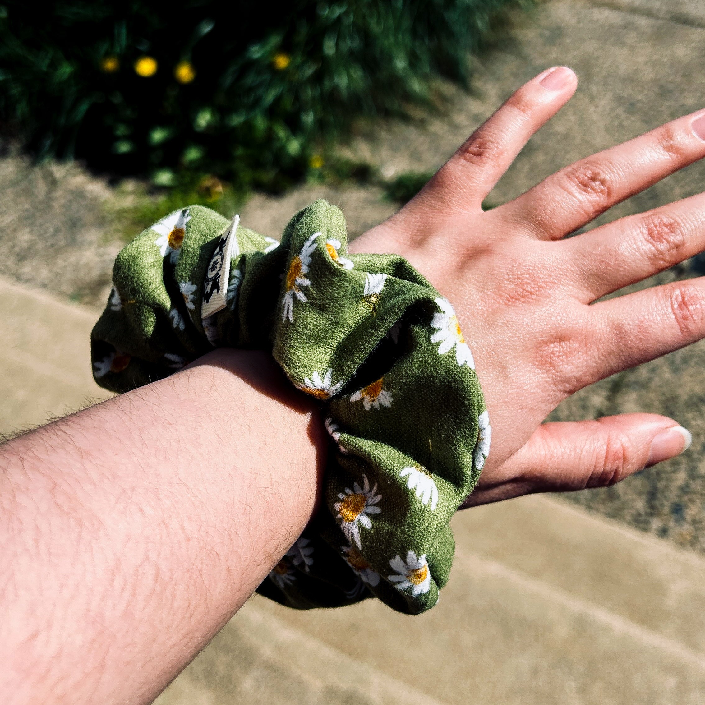 Regular Green Daisy Scrunchie